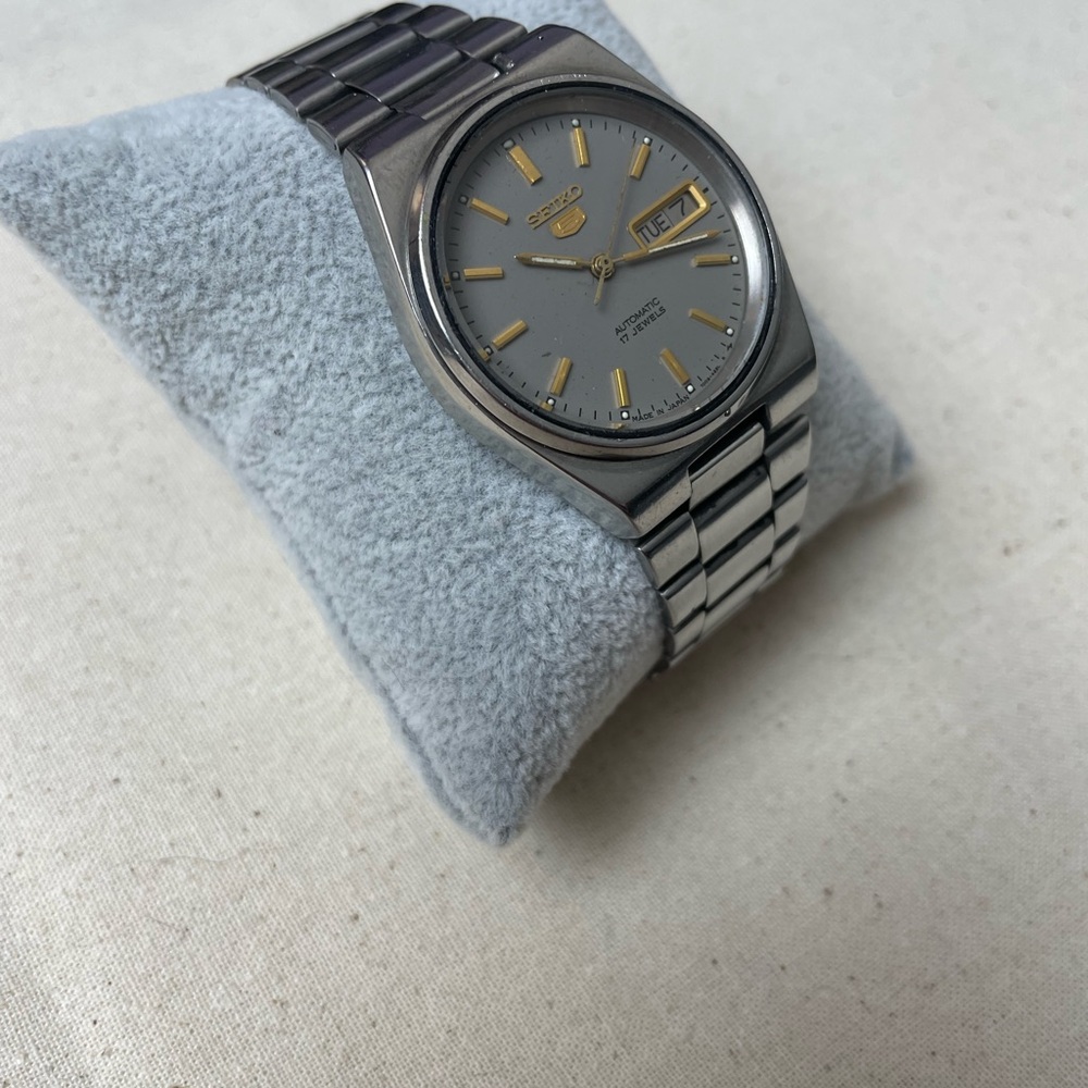 Seiko 5 Men’s Automatic Watch Gray Dial 37mm - Picture 3 of 11
